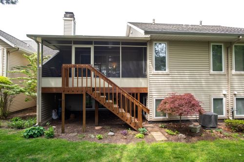 2242 Meadowglen Dr, Grand Rapids MI 49505-6302 exterior