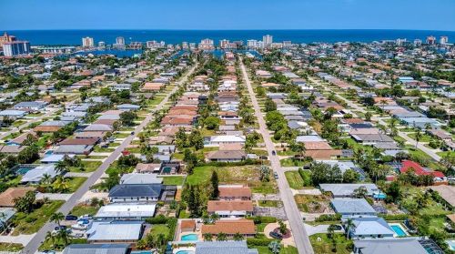 670 97 Ave, Naples FL 34108-2281 exterior