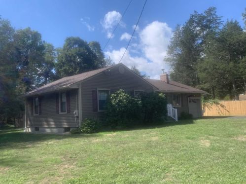 1 Schyler Dr, Poughkeepsie NY 12603 exterior