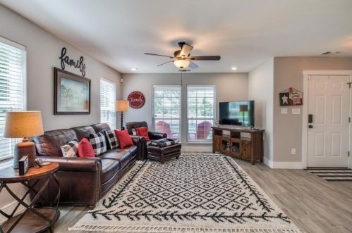 624 Elm St, Denison TX  75020-2238 exterior