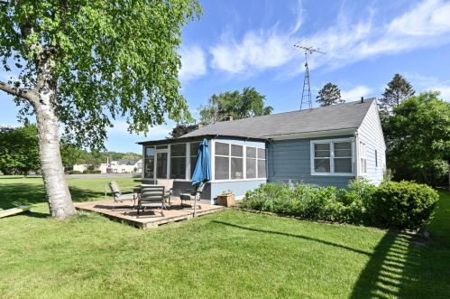 1423 Oconomowoc Ave, Watertown WI 53094-5220 exterior