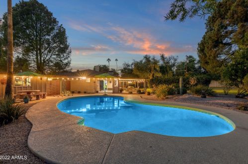 8051 14 Ave, Phoenix AZ 85023-2585 exterior