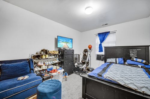 7952 Greenwood Ave, Chicago IL 60619-7096 exterior