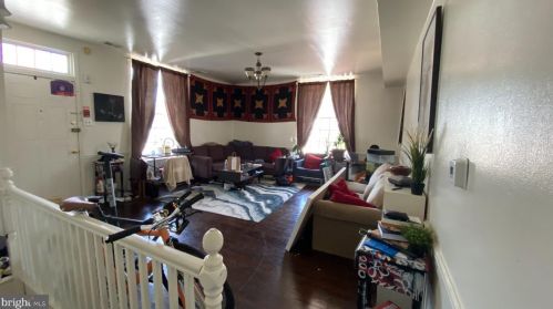 100 Bainbridge St, Philadelphia PA  19147-2402 exterior