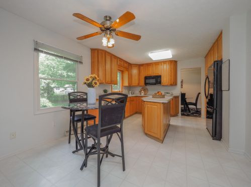 6303 Eagle Rdg Dr, Kalamazoo MI 49004-8677 exterior