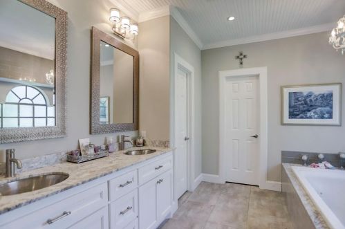 240 Edgewood Dr, Montgomery TX 77356-8408 exterior