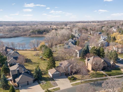 2307 Field Stone Dr, Saint Paul, MN 55120-1921