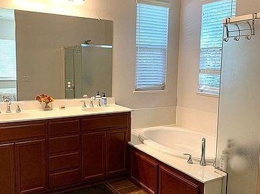 992 La Paloma St, Turlock CA 95382-0484 exterior