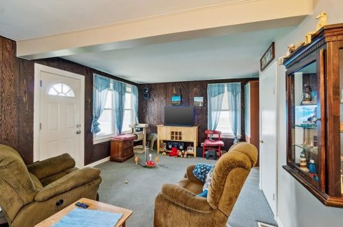 686 Cumberland Hill Rd, Woonsocket RI 02895-4820 exterior