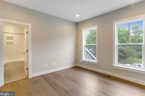 920 Darton Dr, Alexandria VA 22308-2021 exterior