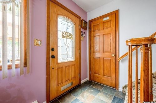 1660 Arkansas Dr, Valley Stream NY 11580-1804 exterior