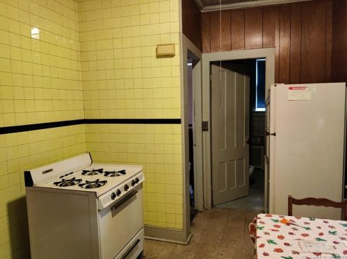 13 Elizabeth St, Norwalk CT 06854-3002 exterior