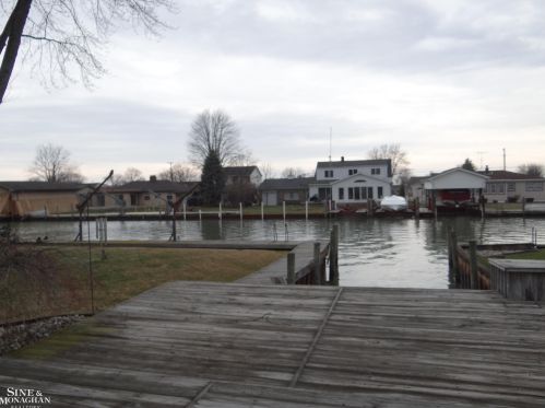 7276 Aqua Isle Dr, Algonac MI 48001-4200 exterior