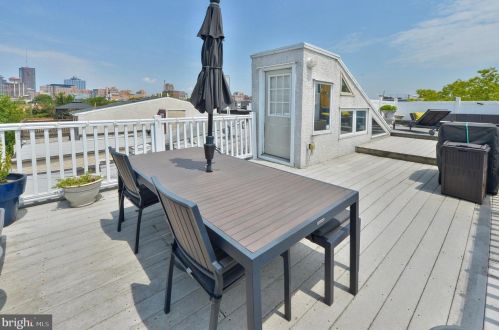 720 Marvine St, Philadelphia PA 19141-3417 exterior