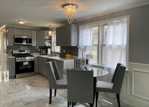 8621 Yates Blvd, Chicago IL  60617-2319 exterior