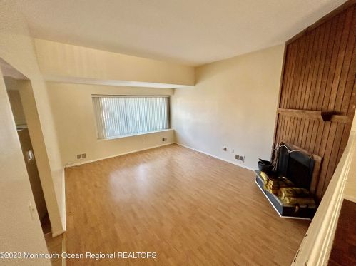 271 Clubhouse Dr, Middletown NJ 07748-1340 exterior