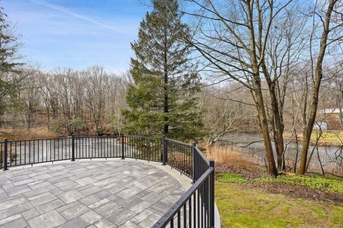 37 Walnut Hill Rd, Ridgefield CT  06877-2906 exterior