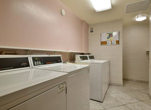 6950 Forest Preserve Dr, Chicago IL 60706-1323 exterior