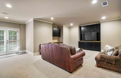 4968 Long Is Dr, Atlanta GA 30327-4904 exterior