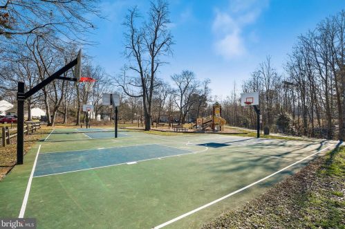 1805 Crawford Dr, Rockville MD 20851-1711 exterior