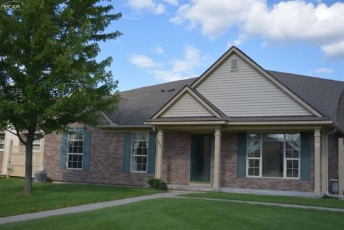 4050 Stonebridge, Holly MI  48442-9532 exterior