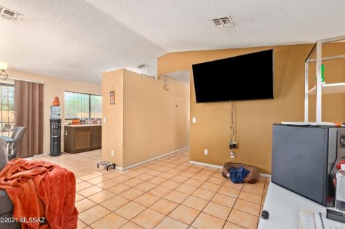 6120 Springbrook Dr, Tucson AZ exterior