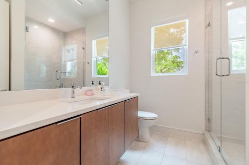 503 Davis Blvd, Tampa FL 33606-4012 exterior