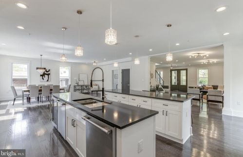 907 Gilbert Rd, Rockville MD  20851-1315 exterior