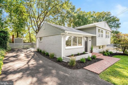 2809 James Dr, Alexandria VA  22303-1338 exterior