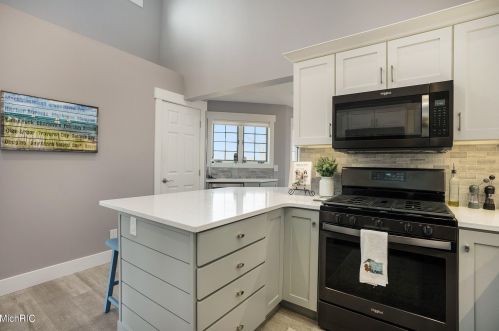 3713 Marina View Pt, Meskegon MI 49441-6406 exterior