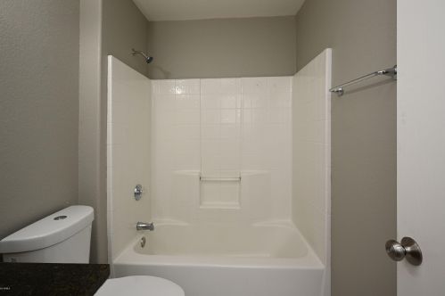 7043 28th Ave, Phoenix AZ  85051-8452 exterior