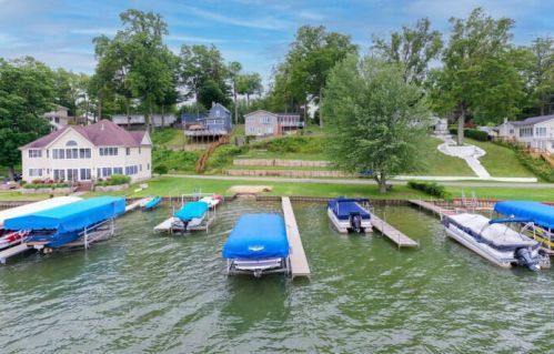 7650 Forest Beach Rd, Watervliet, MI 49098-8304