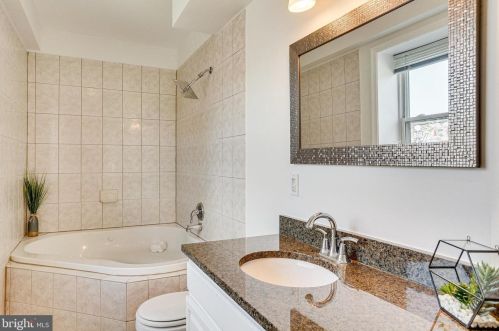 1629 L St, Washington DC 20002-3016 exterior