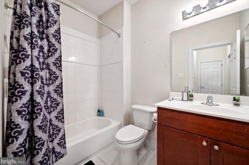 1242 16th St, Philadelphia PA  19146-3039 exterior