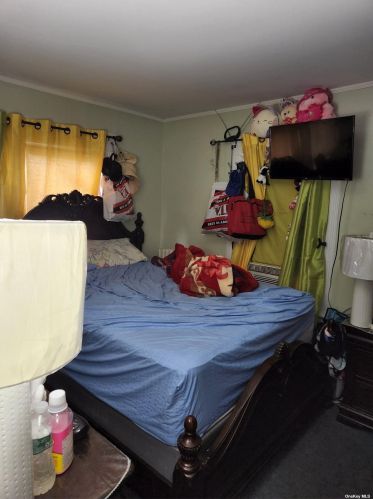 56 Jamaica Ave, Valley Stream NY 11580-6314 exterior