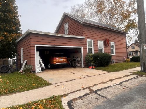 1816 Western Ave, Manitowoc, WI 54220-3836