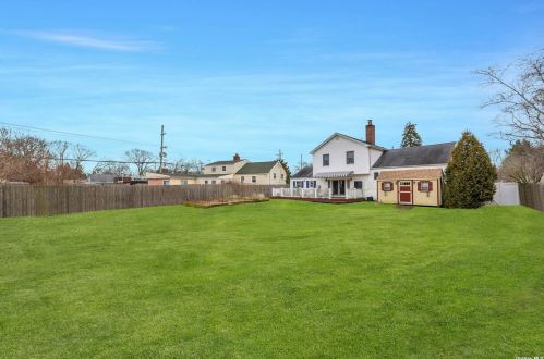 3 Lyons St, Huntington Station NY 11747-1000 exterior