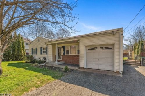 933 Grand Ave, Hackettstown NJ  07840-1015 exterior