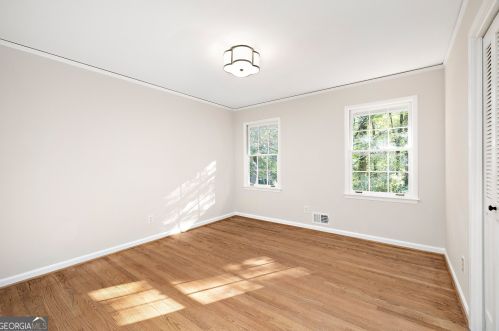 7330 Hunters Branch Dr, Atlanta GA  30328-1721 exterior