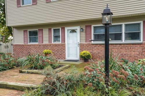 36 Court Dr, Huntington Station, NY 11746-4341