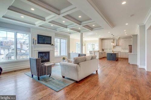 6801 Dillon Ave, Mc Lean VA  22101-4435 exterior