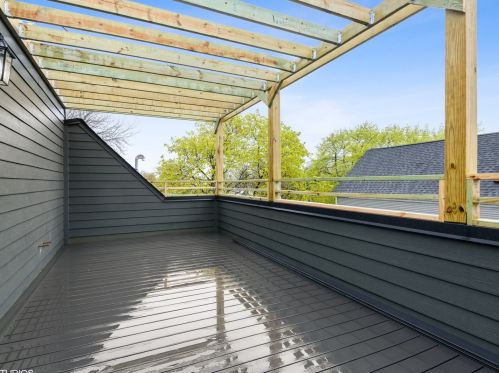 3019 Oakley Ave, Chicago IL 60625-1926 exterior