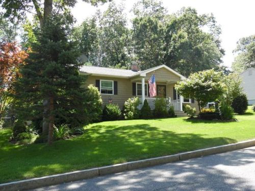 61 Helberg Rd, Springfield, MA 01128-1326