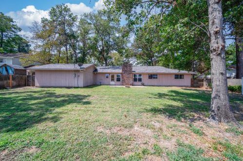 241 Normal Park Dr, Huntsville TX 77320-3438 exterior