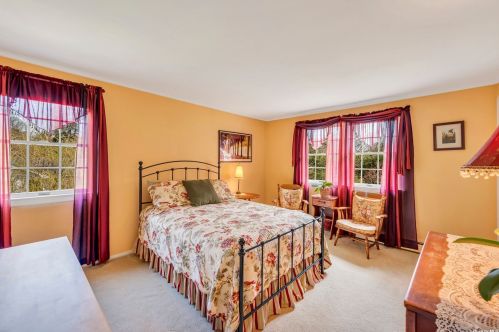 11 Maria Ct, Huntington Station NY 11746-2718 exterior