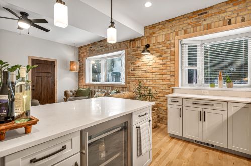 1411 Potter Ave, Milwaukee WI 53207-2115 exterior