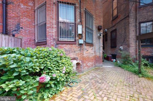 2319 Delancey Pl, Philadelphia PA 19103-6406 exterior