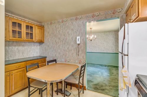 699 Fruithurst Dr, Pittsburgh PA 15228-2534 exterior