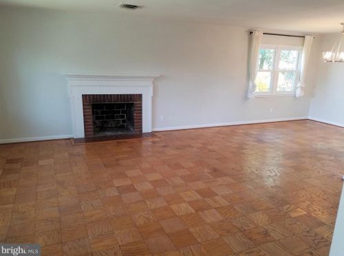 1323 Mayflower Dr, Mc Lean VA  22101-3404 exterior