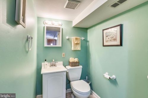 8 David Ct, Silver Spring MD exterior